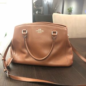 Small Coach crossbody/handbag